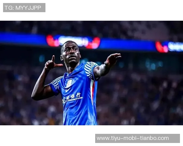 阿苏埃高空暴扣破门助申花1-0领先首尔展现强大实力 阿苏埃高空暴扣破门助申花1-0领先首尔展现强大实力